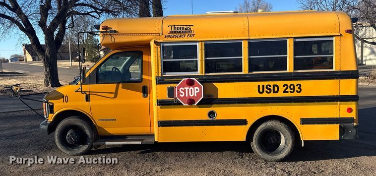 image for item NN9637 2000 GMC Magnavan school bus