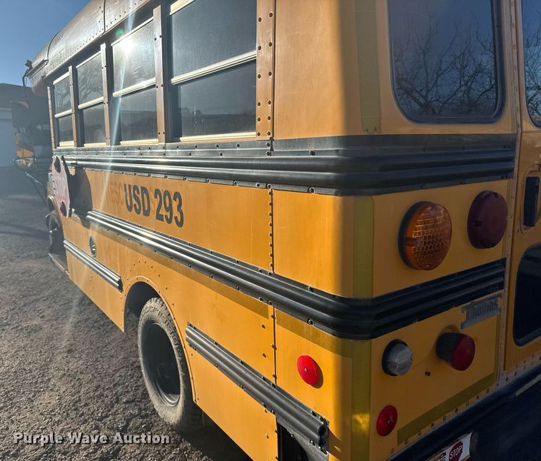 image for item NN9637 2000 GMC Magnavan school bus