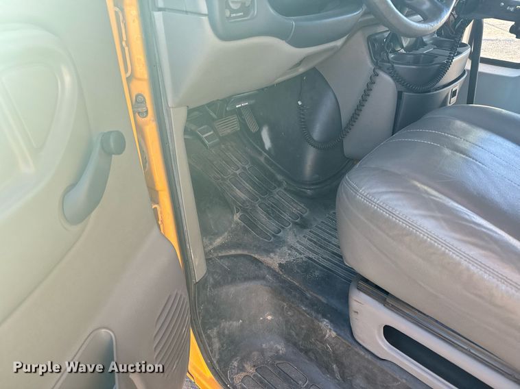 image for item NN9637 2000 GMC Magnavan school bus