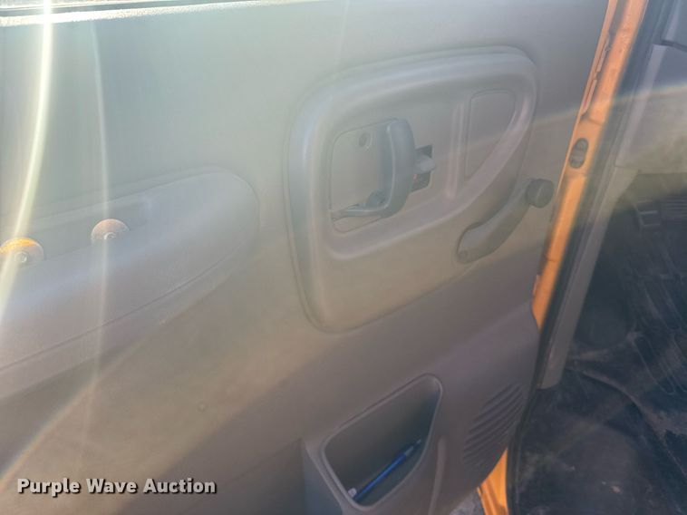 image for item NN9637 2000 GMC Magnavan school bus