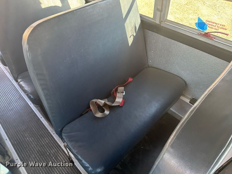 image for item NN9637 2000 GMC Magnavan school bus