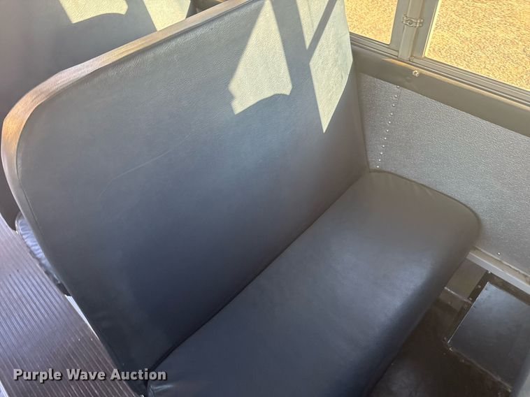 image for item NN9637 2000 GMC Magnavan school bus