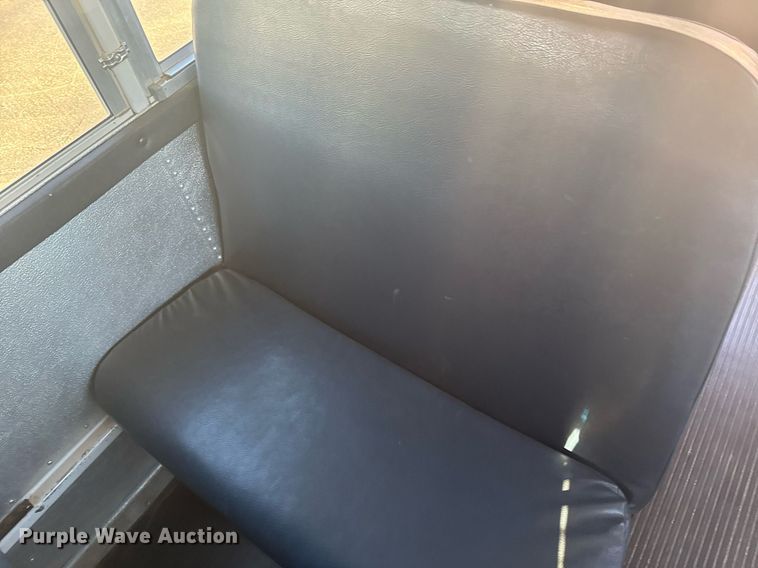 image for item NN9637 2000 GMC Magnavan school bus