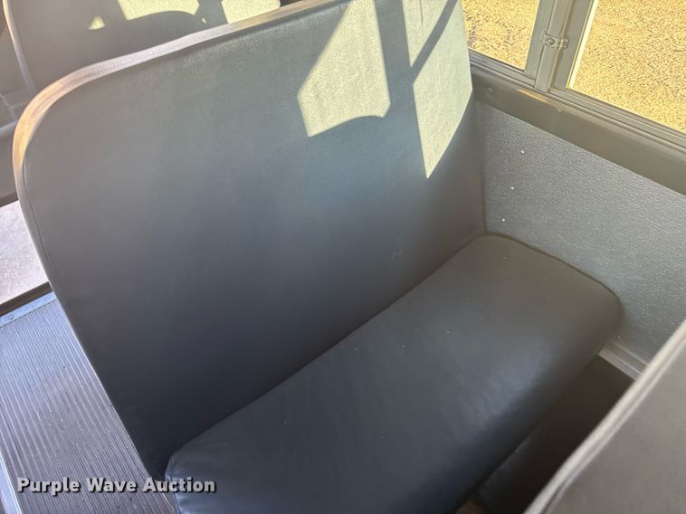 image for item NN9637 2000 GMC Magnavan school bus