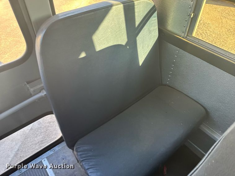 image for item NN9637 2000 GMC Magnavan school bus