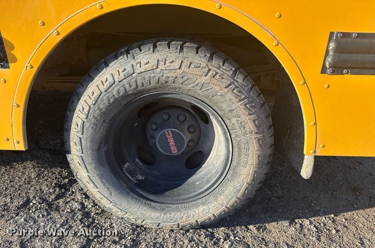 image for item NN9637 2000 GMC Magnavan school bus