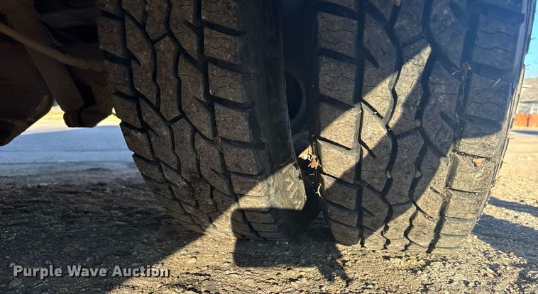 image for item NN9637 2000 GMC Magnavan school bus