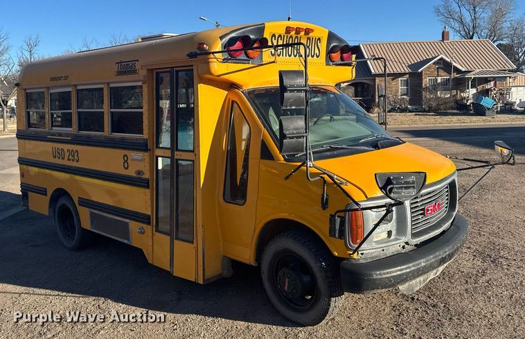 image for item NN9638 2000 GMC Magnavan school bus
