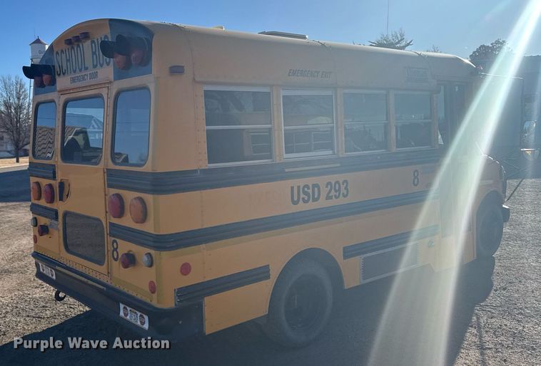 image for item NN9638 2000 GMC Magnavan school bus