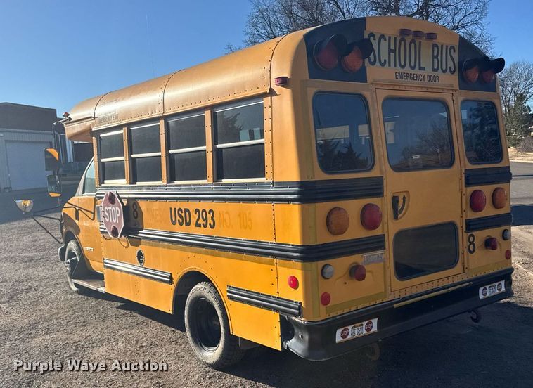 image for item NN9638 2000 GMC Magnavan school bus