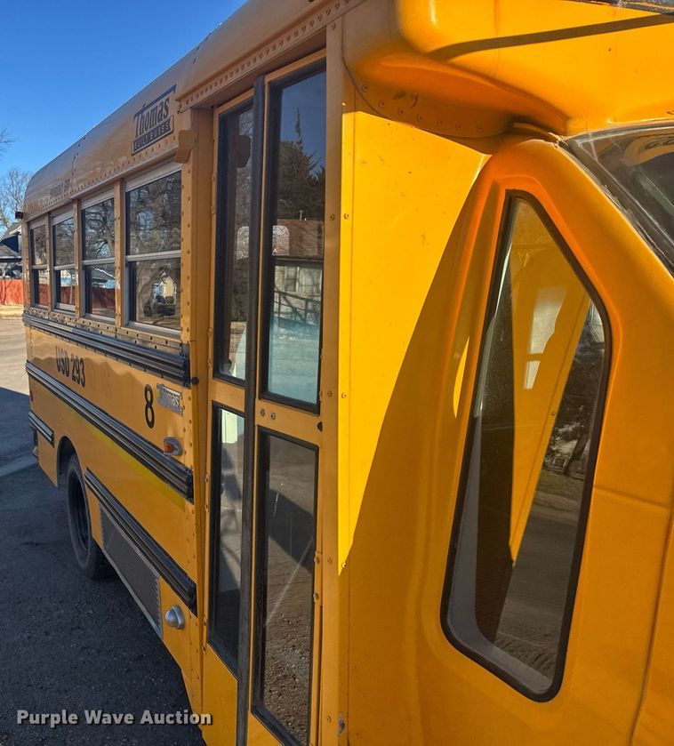 image for item NN9638 2000 GMC Magnavan school bus
