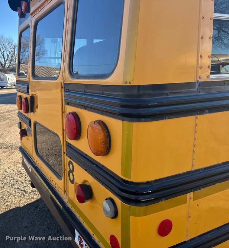image for item NN9638 2000 GMC Magnavan school bus