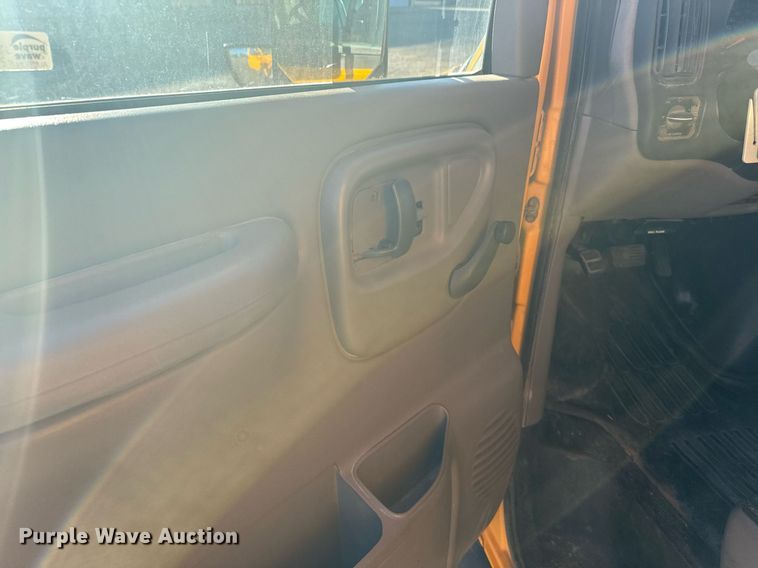 image for item NN9638 2000 GMC Magnavan school bus