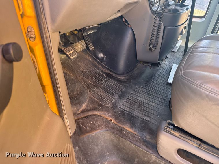 image for item NN9638 2000 GMC Magnavan school bus