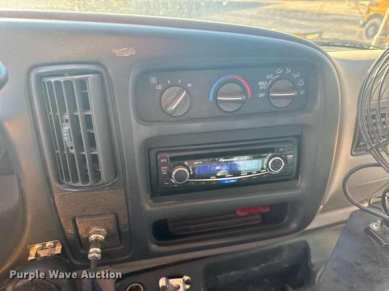 image for item NN9638 2000 GMC Magnavan school bus