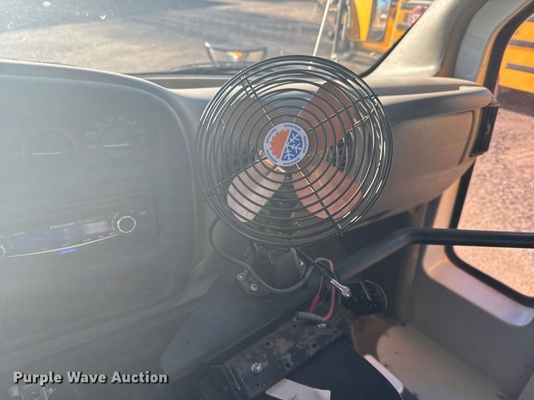 image for item NN9638 2000 GMC Magnavan school bus