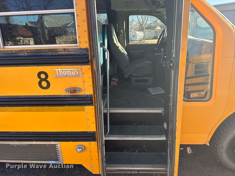 image for item NN9638 2000 GMC Magnavan school bus