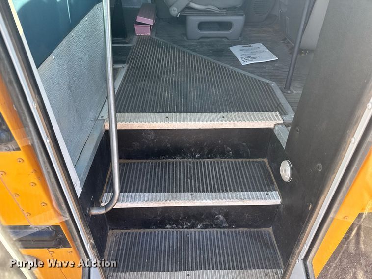 image for item NN9638 2000 GMC Magnavan school bus