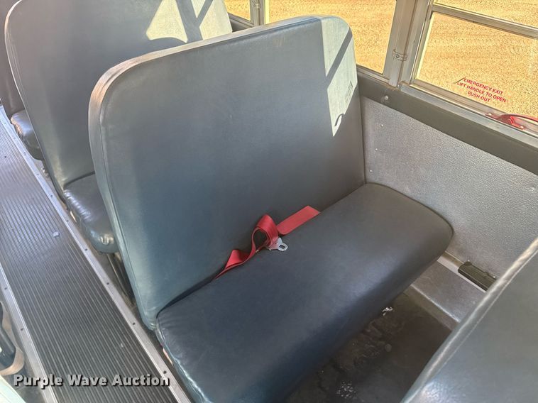 image for item NN9638 2000 GMC Magnavan school bus