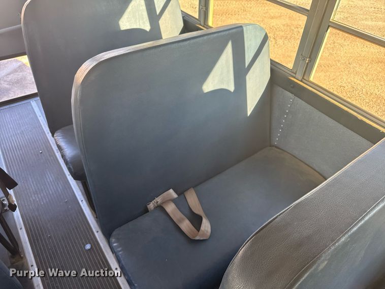 image for item NN9638 2000 GMC Magnavan school bus