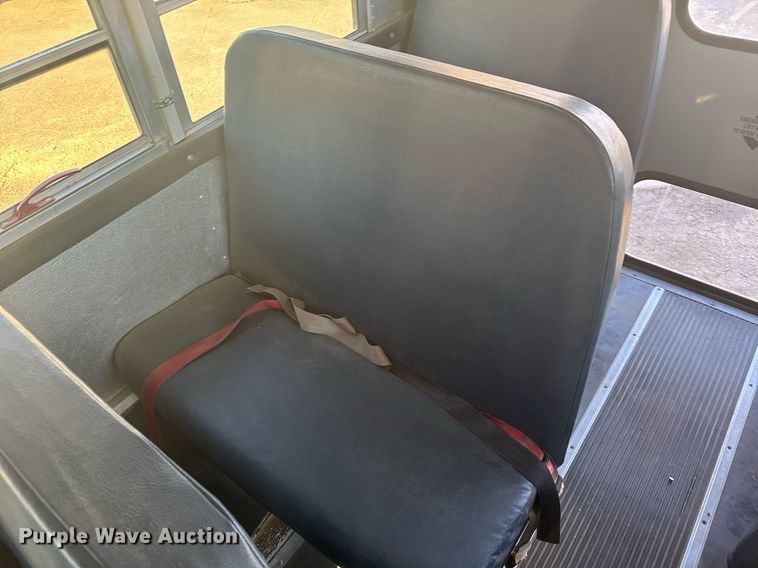 image for item NN9638 2000 GMC Magnavan school bus