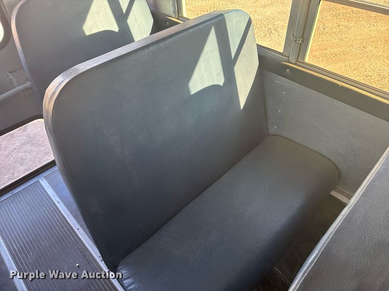 image for item NN9638 2000 GMC Magnavan school bus