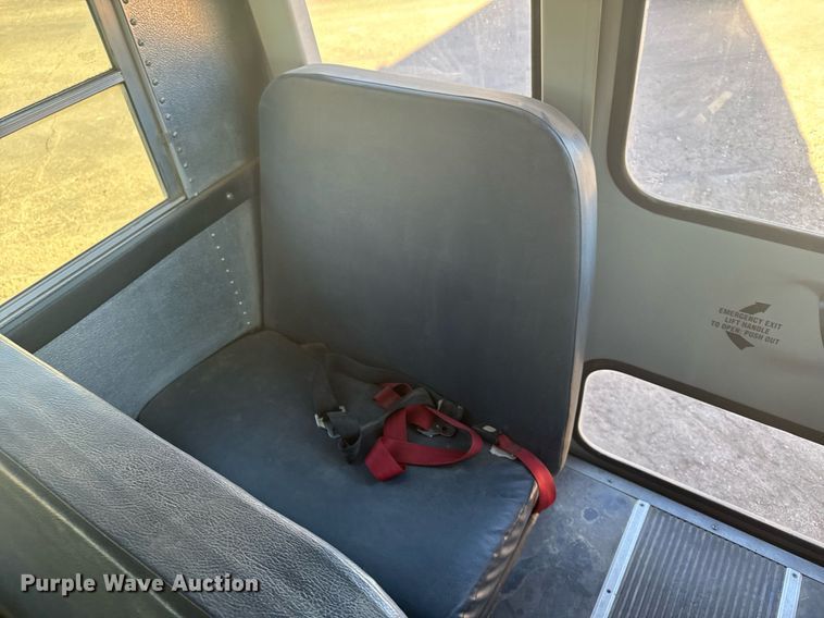 image for item NN9638 2000 GMC Magnavan school bus