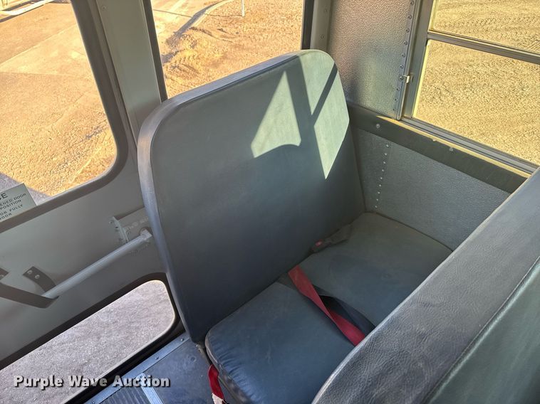 image for item NN9638 2000 GMC Magnavan school bus