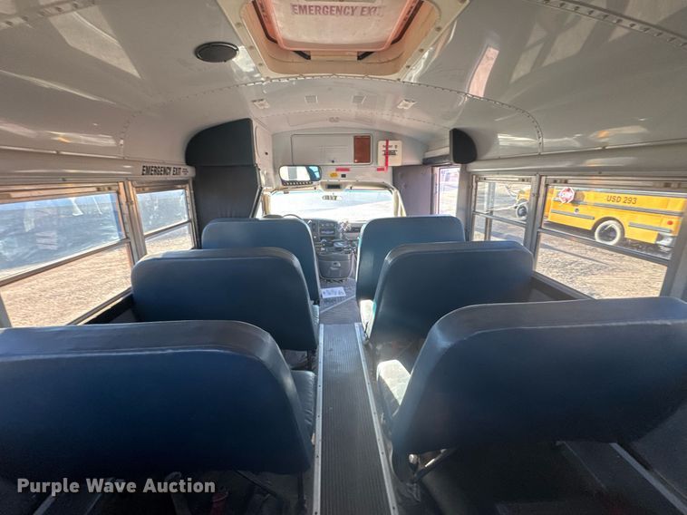 image for item NN9638 2000 GMC Magnavan school bus