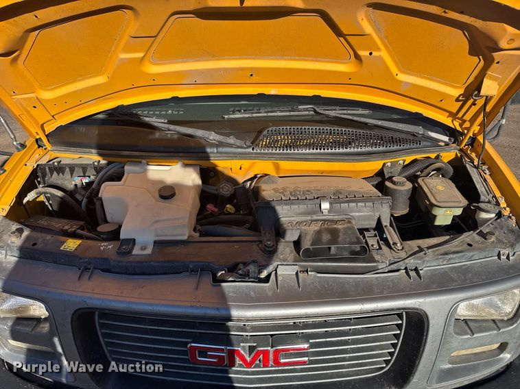 image for item NN9638 2000 GMC Magnavan school bus