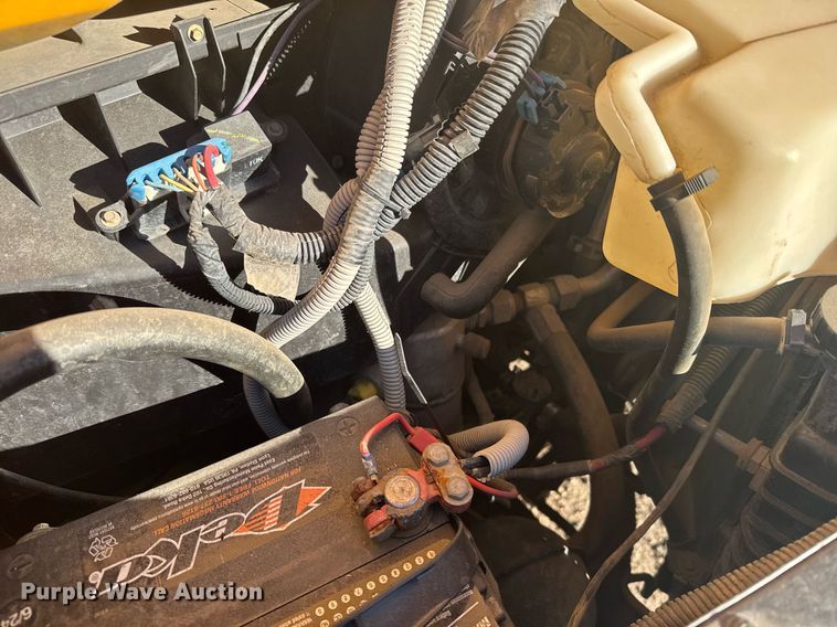 image for item NN9638 2000 GMC Magnavan school bus