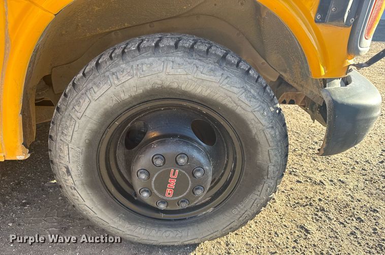 image for item NN9638 2000 GMC Magnavan school bus