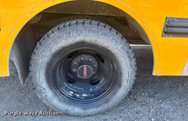 image for item NN9638 2000 GMC Magnavan school bus