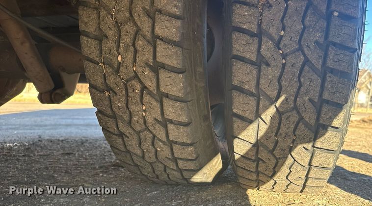 image for item NN9638 2000 GMC Magnavan school bus