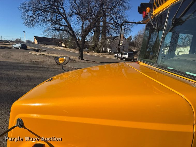 image for item NN9639 2003 Thomas Built FS65 school bus