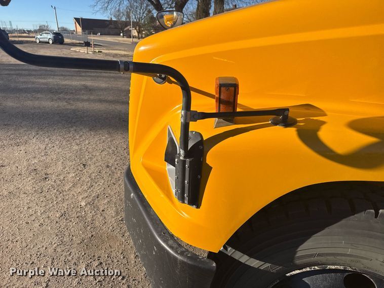 image for item NN9639 2003 Thomas Built FS65 school bus