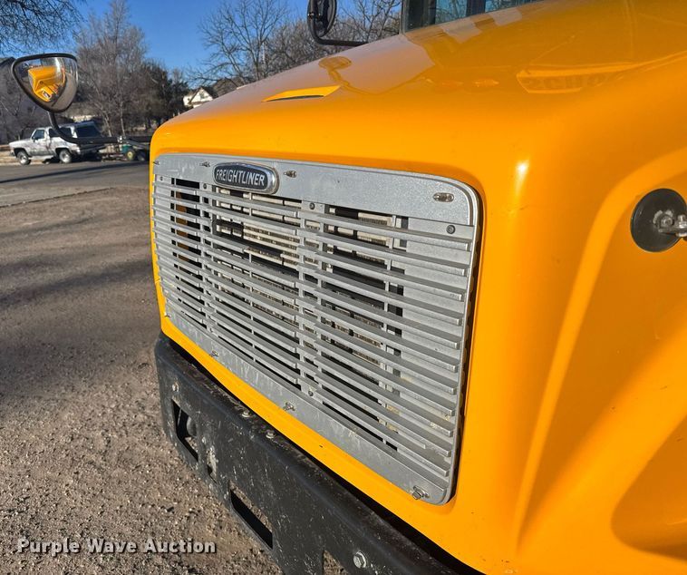 image for item NN9639 2003 Thomas Built FS65 school bus