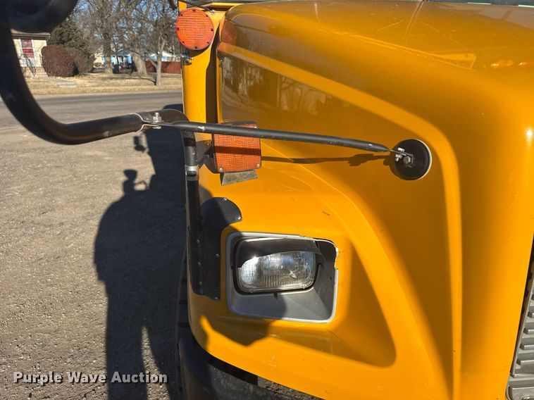 image for item NN9639 2003 Thomas Built FS65 school bus