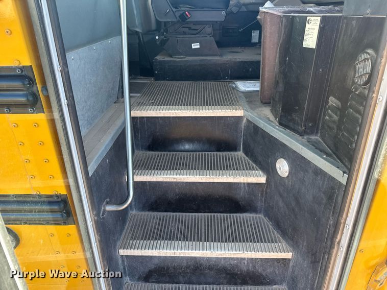 image for item NN9639 2003 Thomas Built FS65 school bus