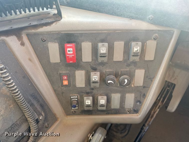 image for item NN9639 2003 Thomas Built FS65 school bus