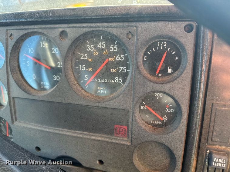 image for item NN9639 2003 Thomas Built FS65 school bus