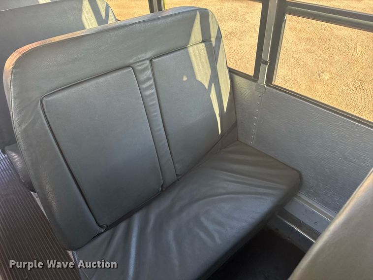 image for item NN9639 2003 Thomas Built FS65 school bus