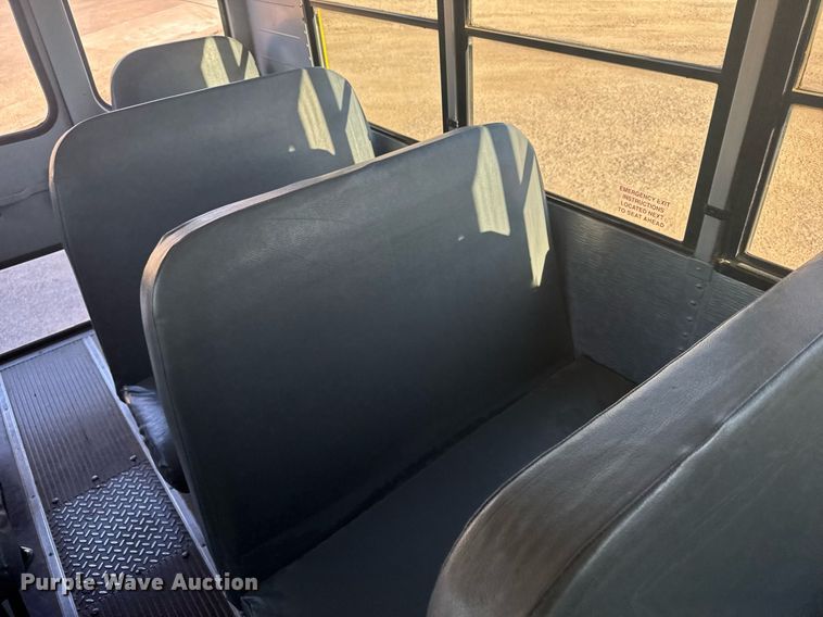 image for item NN9639 2003 Thomas Built FS65 school bus