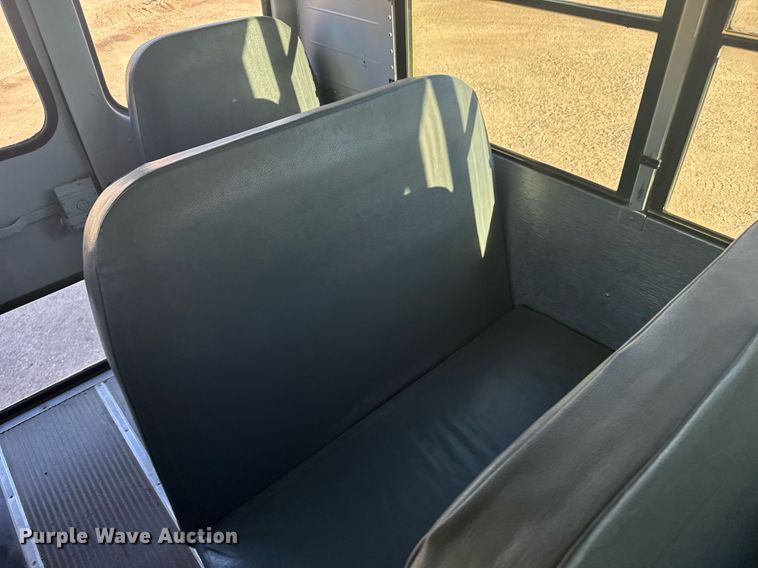 image for item NN9639 2003 Thomas Built FS65 school bus