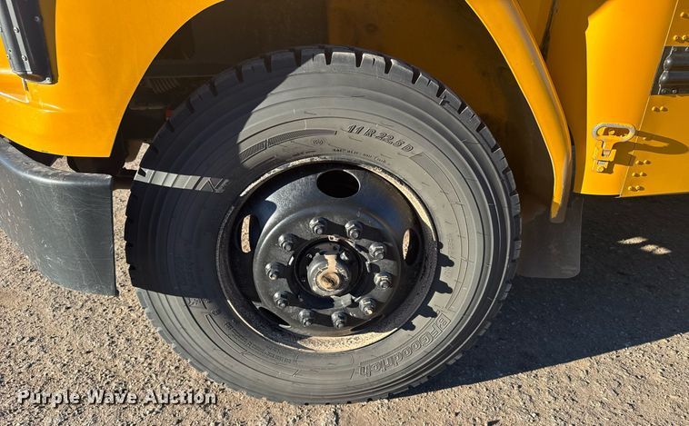 image for item NN9639 2003 Thomas Built FS65 school bus