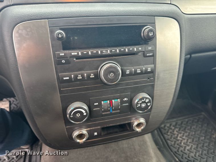 image for item NN9642 2007 Chevrolet Suburban 1500 SUV