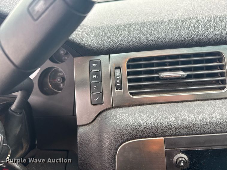 image for item NN9642 2007 Chevrolet Suburban 1500 SUV