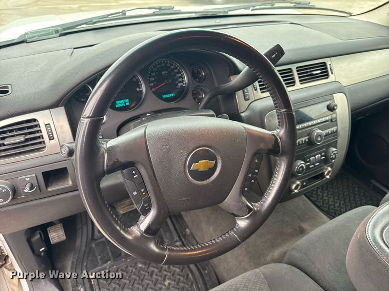 image for item NN9642 2007 Chevrolet Suburban 1500 SUV