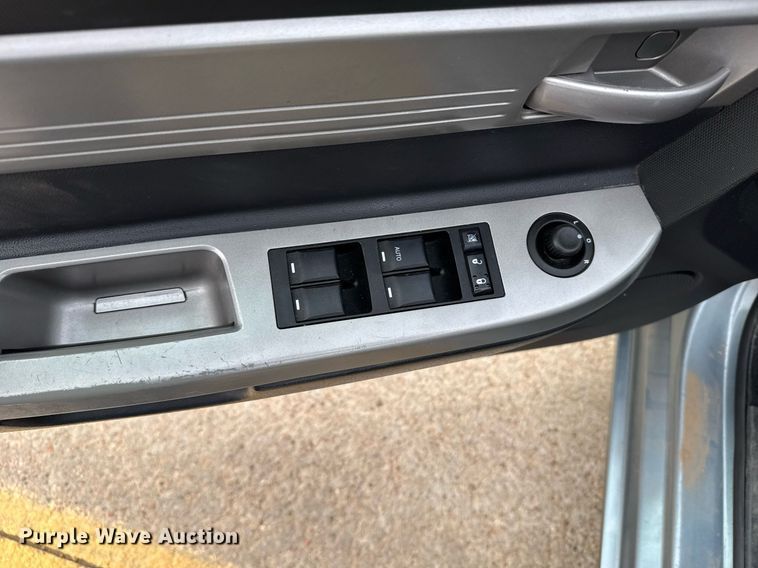 image for item NN9644 2010 Chrysler Sebring 