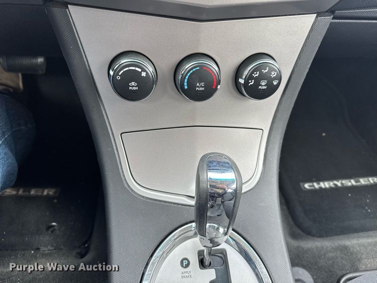 image for item NN9644 2010 Chrysler Sebring 